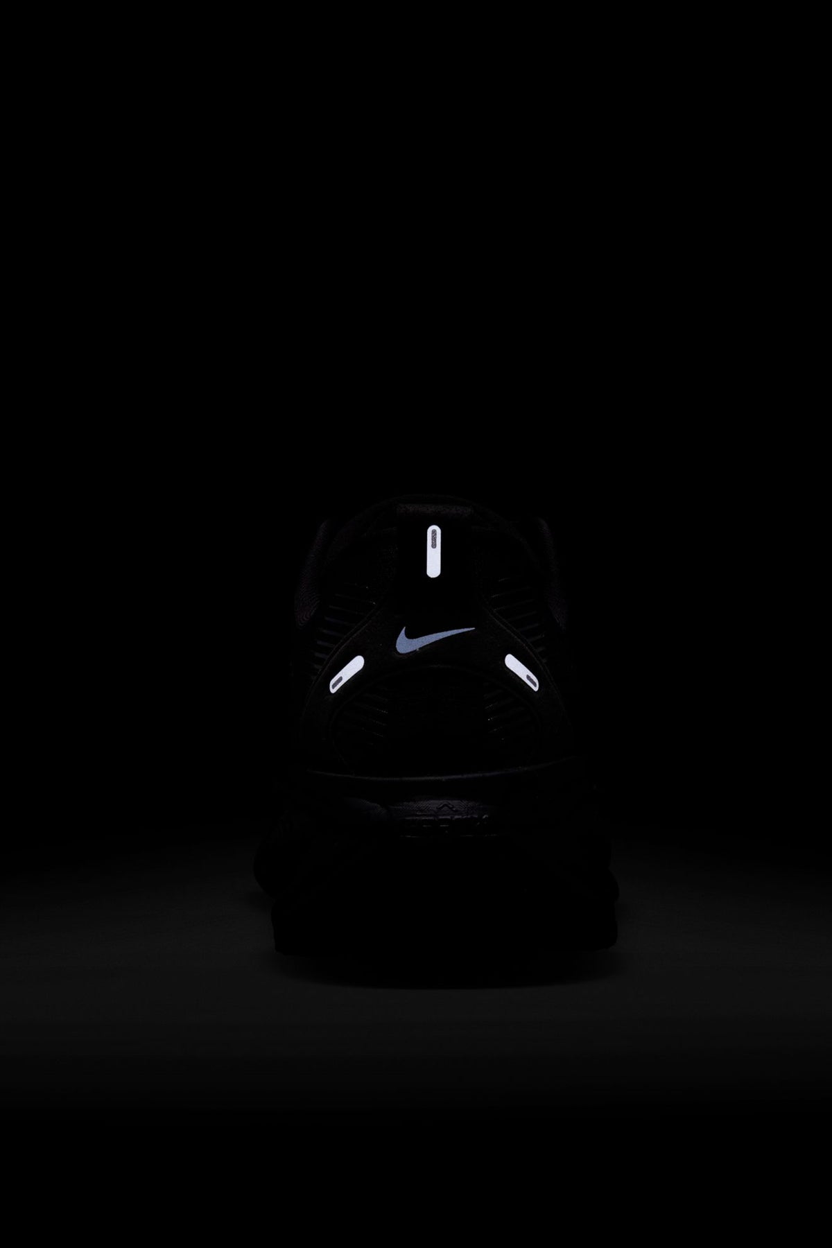 Nike  Vomero 18